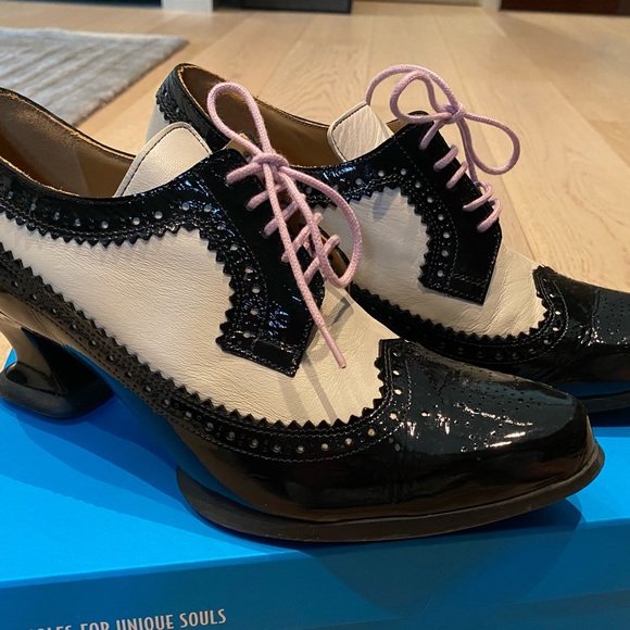 John Fleuvog SOLE TALK DR. GUNTER BROGUED LACE-UP HEELS size 8.5, Like NEW - Picture 2 of 15